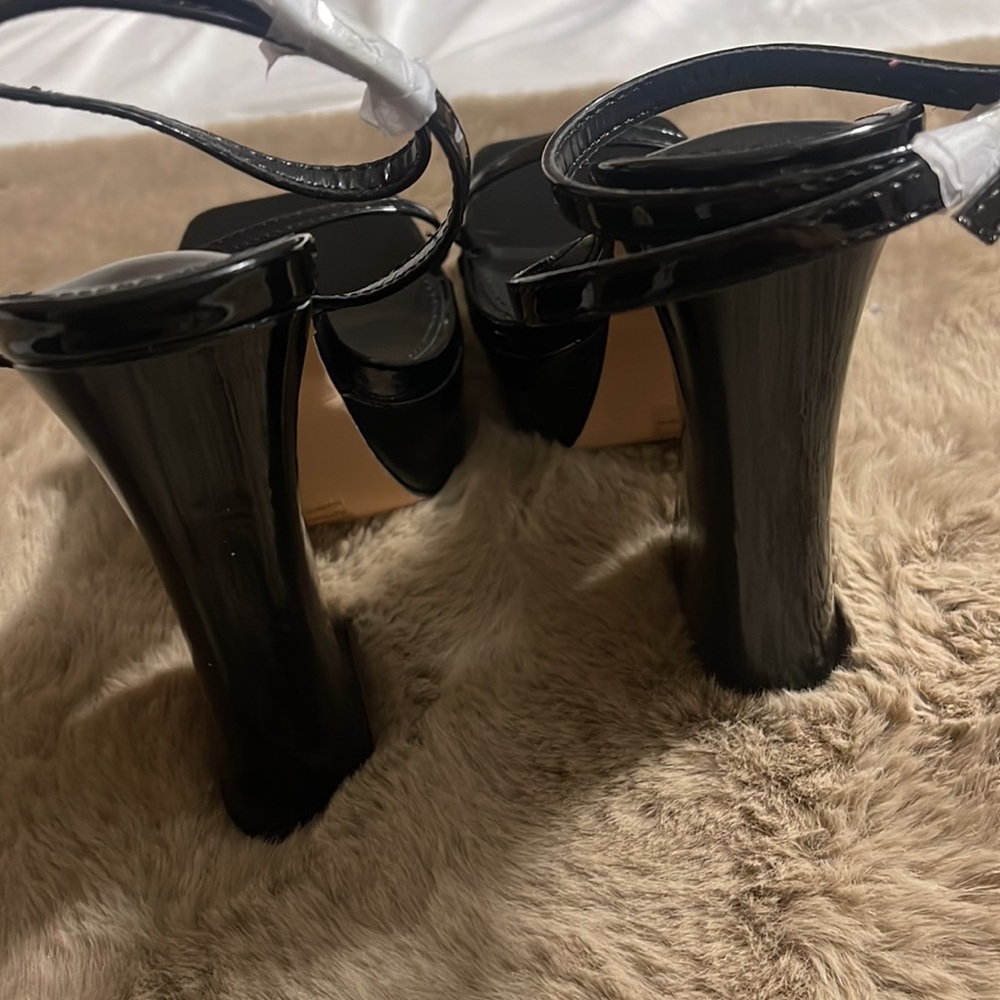Very nice and new Lemon Drop by privileged Sandals - Picture 4 of 11